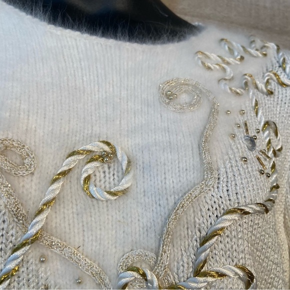 Vintage Franco Valeri women’s white embellished sweater in size x-large - Picture 2 of 8